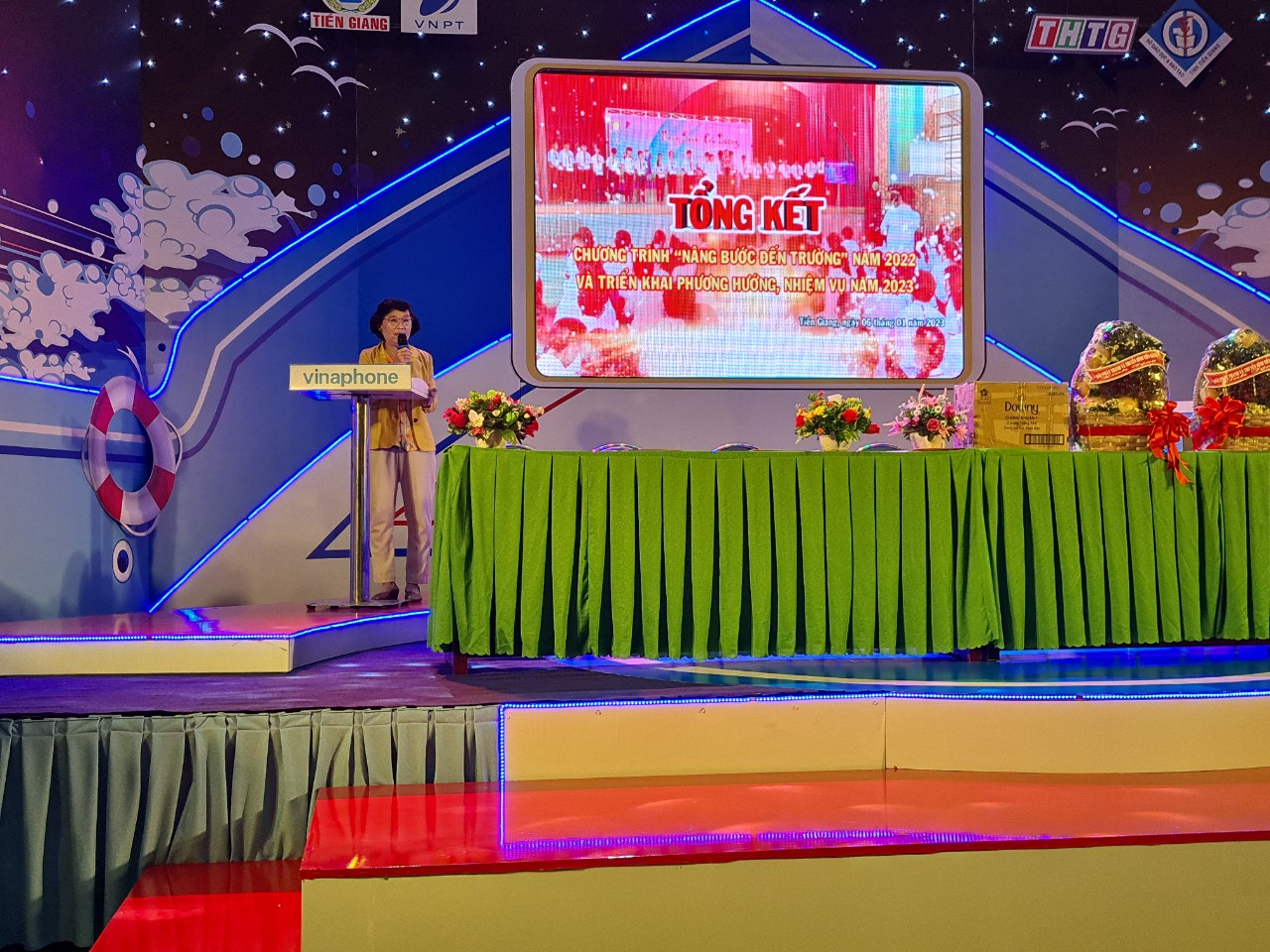 Trường học tiền tỉ bỏ hoang giữa lúc học sinh thiếu chỗ học tại Nghệ An