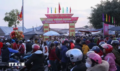 Thiếu tá Ngô Xuân Mười Bán Xe Máy Ủng Hộ Đồng Bào Miền Trung