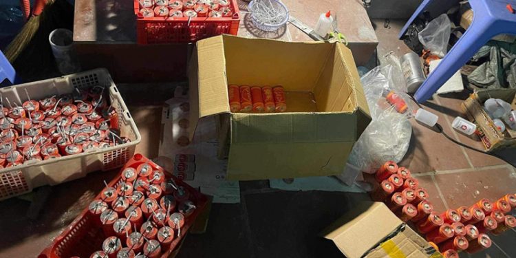 Phát hiện nam sinh chế tạo 3.000 quả pháo nổ bán trong trường học tại Nghệ An